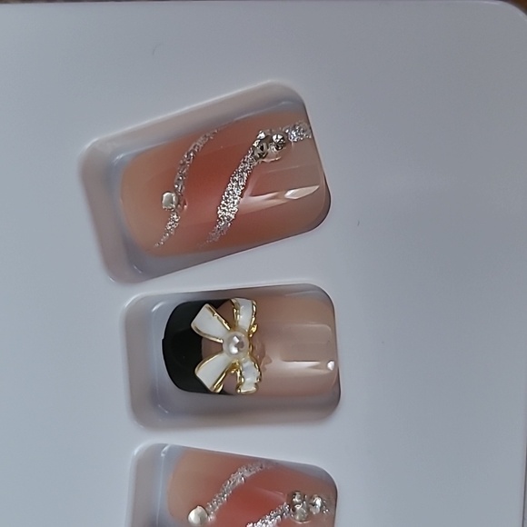 2/$16 Bow Rhinestone Press On Nails - Picture 12 of 14